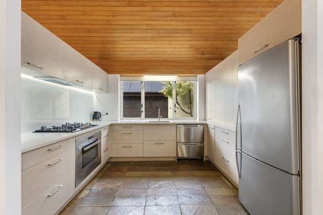 Photo of property in 17 Cobblestone Lane, Hillcrest, Auckland, 0627