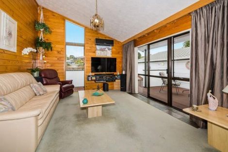 Photo of property in 100 Nigel Road, Browns Bay, Auckland, 0630