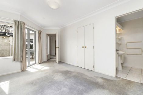 Photo of property in 1/1 Seine Road, Forrest Hill, Auckland, 0620