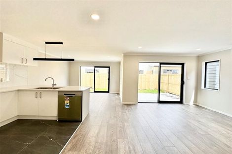 Photo of property in 31 Combat Street, Papakura, 2110