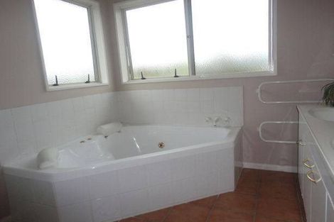 Photo of property in 94 Memorial Avenue, Ilam, Christchurch, 8053