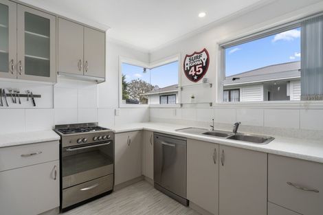 Photo of property in 16 Karaka Street, Merrilands, New Plymouth, 4312