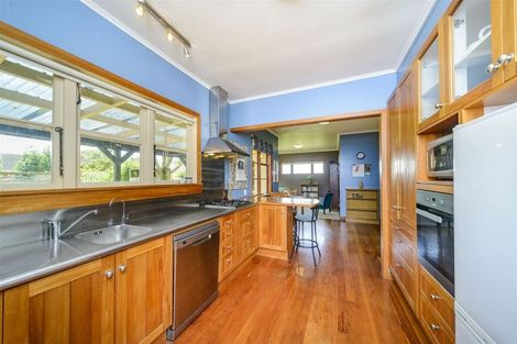 Photo of property in 11 Park Road, West End, Palmerston North, 4412