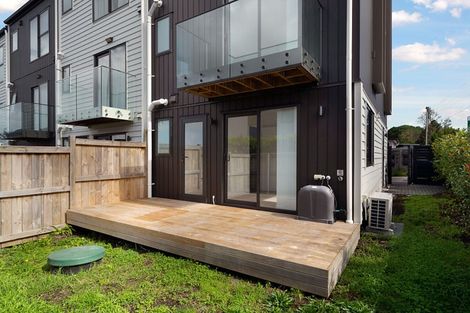 Photo of property in 1/107 Hobsonville Road, West Harbour, Auckland, 0618