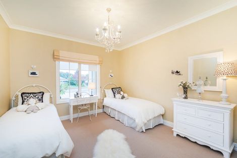 Photo of property in 35 Cashmere Drive, Fitzherbert, Palmerston North, 4410