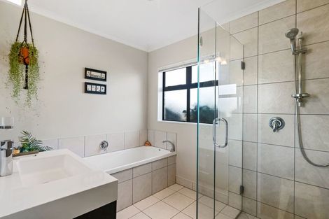 Photo of property in 2 Halsey Grove, Paraparaumu Beach, Paraparaumu, 5032