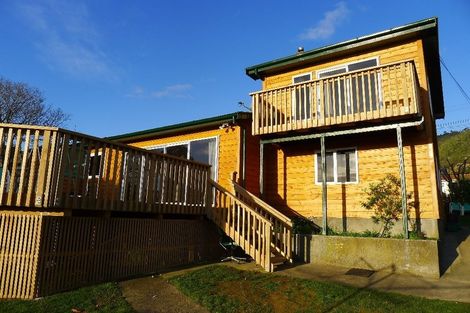 Photo of property in 64 Seddon Street, Waikanae, 5036