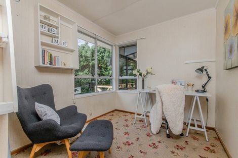 Photo of property in 25 Sullivan Avenue, Mangere Bridge, Auckland, 2022