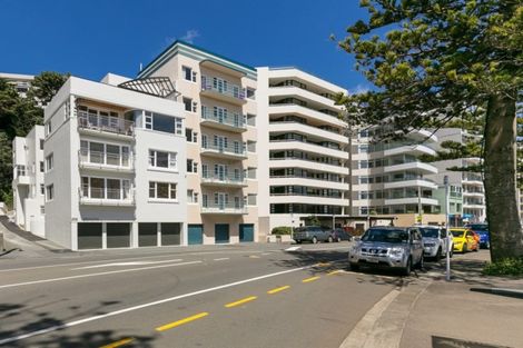 Photo of property in Sunhaven Flats, 262 Oriental Parade, Oriental Bay, Wellington, 6011