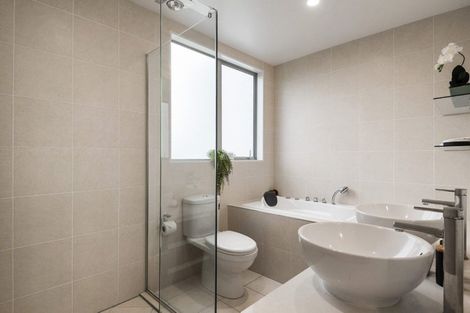 Photo of property in 14 Ilam Lane, Fairview Heights, Auckland, 0632