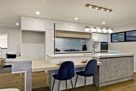 Photo of property in 29 Bernleigh Terrace, West Harbour, Auckland, 0618