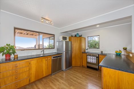 Photo of property in 56 Pacific Parade, Army Bay, Whangaparaoa, 0930