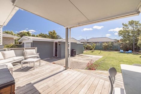 Photo of property in 6 Laing Crescent, Heathcote Valley, Christchurch, 8022