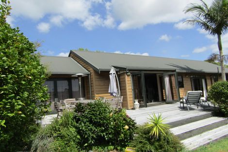 Photo of property in 7 Puketutu Drive, Haruru, 0204