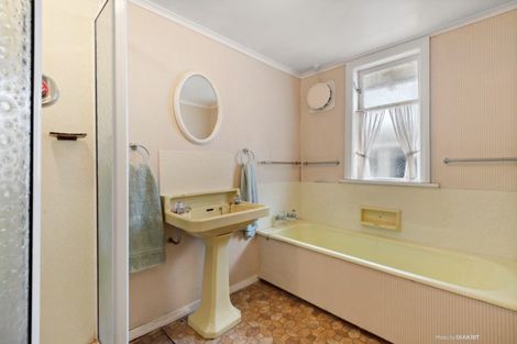 Photo of property in 73 Derwent Street, Island Bay, Wellington, 6023