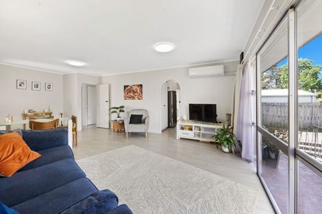 Photo of property in 2/1 Ribblesdale Road, Henderson, Auckland, 0612