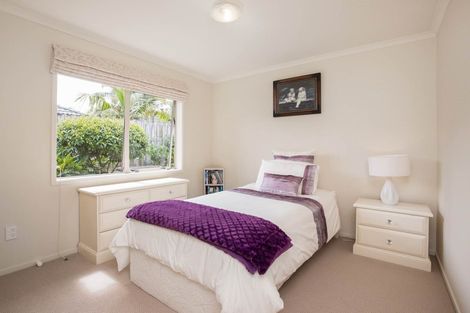 Photo of property in 4 Saltwood Street, Red Beach, 0932