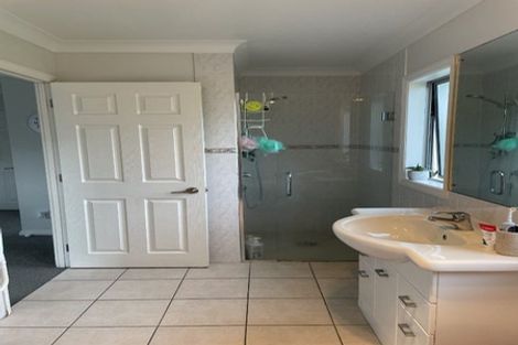 Photo of property in 3 Trelawn Place, Cockle Bay, Auckland, 2014