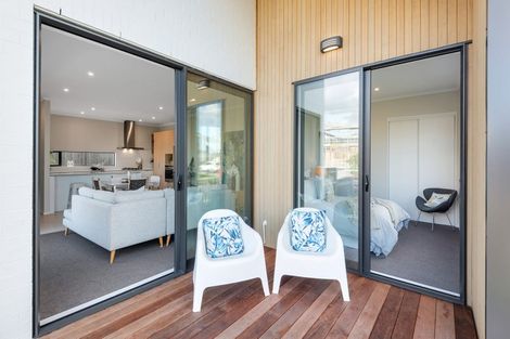 Photo of property in 6 Kuparu Lane, Red Beach, 0932