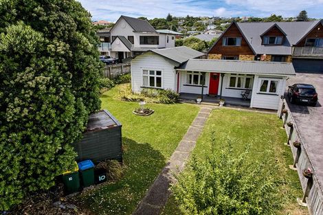 Photo of property in 10 Lambley Road, Titahi Bay, Porirua, 5022