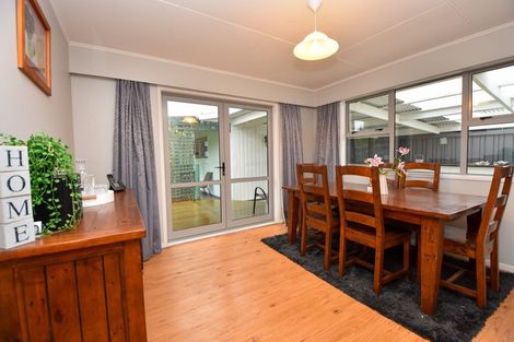 Photo of property in 76 Victoria Street, Carterton, 5713