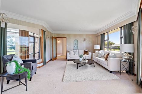 Photo of property in 2 Pendene Place, Forrest Hill, Auckland, 0620