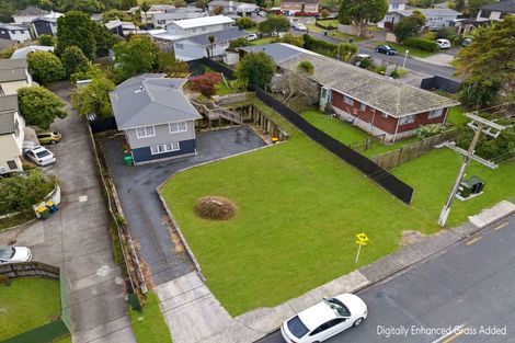Photo of property in 10 Awaroa Road, Sunnyvale, Auckland, 0612