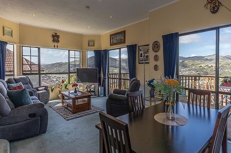 Photo of property in 7 Chastudon Place, Tawa, Wellington, 5028