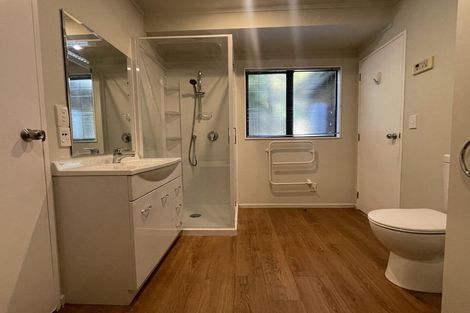 Photo of property in 17 Glanmire Road, Newlands, Wellington, 6037