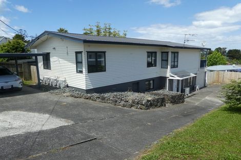 Photo of property in 81 Hobsonville Road, West Harbour, Auckland, 0618