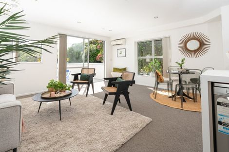 Photo of property in 1/12 Agra Crescent, Khandallah, Wellington, 6035