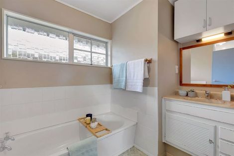 Photo of property in 27 Hicks Close, Whitby, Porirua, 5024