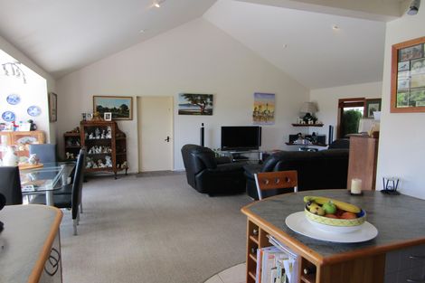 Photo of property in 7 Puketutu Drive, Haruru, 0204