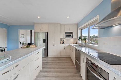 Photo of property in 54 Saddleback Rise, Murrays Bay, Auckland, 0630