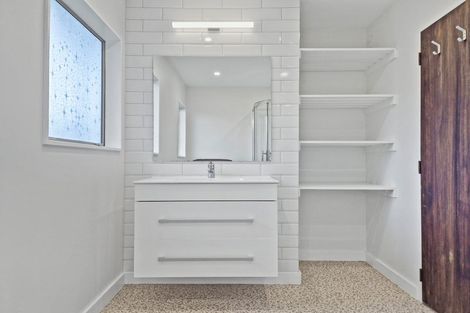 Photo of property in 32 Matthews Road, Wainuiomata, Lower Hutt, 5014