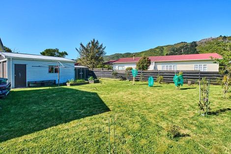 Photo of property in 2 Wellington Road, Wainuiomata, Lower Hutt, 5014