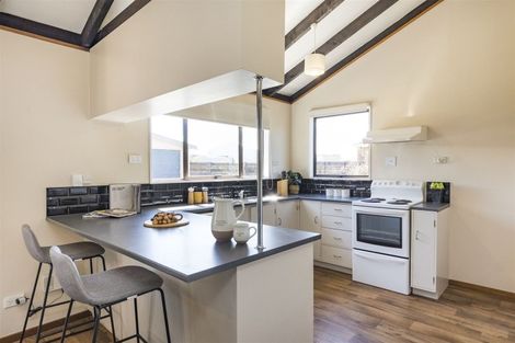 Photo of property in 6 Adams Place, Kelvin Grove, Palmerston North, 4414