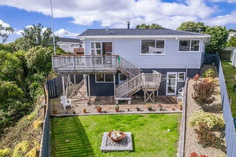 Photo of property in 2 Ash Grove, Ranui, Porirua, 5024
