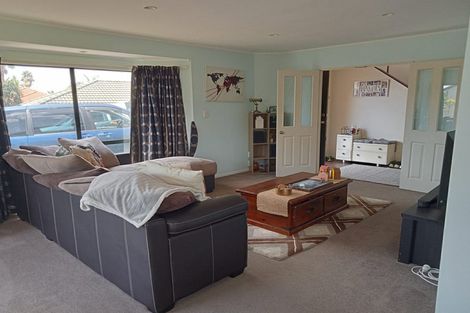 Photo of property in 9 San Fernando Way, Henderson, Auckland, 0612