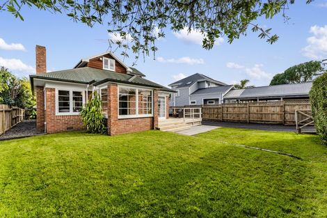 Photo of property in 13 Horotutu Road, Greenlane, Auckland, 1061