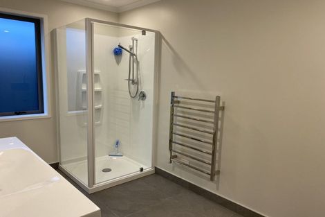 Photo of property in 6a Forlong Rise, Helensville, 0800