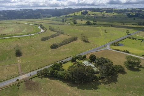 Photo of property in 2059 State Highway 16, Helensville, 0875