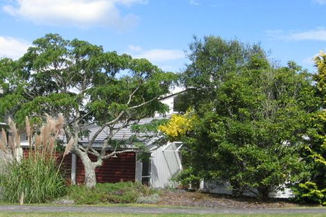 Photo of property in 137 West Harbour Drive, West Harbour, Auckland, 0618