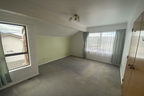 Photo of property in 10 Ordley Grove, Tawa, Wellington, 5028