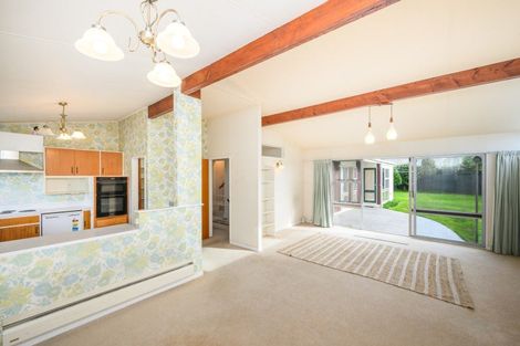 Photo of property in 24 Wikiriwhi Crescent, Awapuni, Palmerston North, 4412