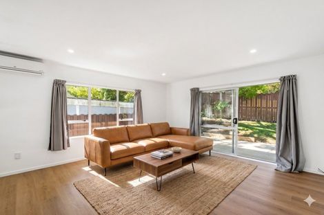Photo of property in 2/8 Thistledew Place, Bayview, Auckland, 0629
