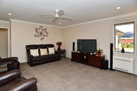 Photo of property in 7 Walnut Way, Rangiora, 7400