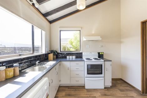 Photo of property in 6 Adams Place, Kelvin Grove, Palmerston North, 4414