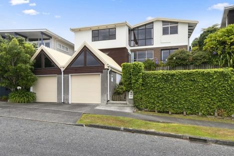 Photo of property in 16 Hibiscus Grove, Maungaraki, Lower Hutt, 5010