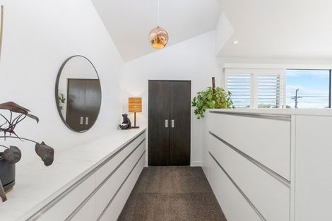 Photo of property in 33a Stanley Point Road, Stanley Point, Auckland, 0624